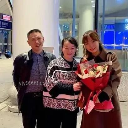如何理解并应对同事超早到岗的心态与行为？